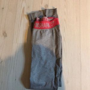 Gym shark leggings